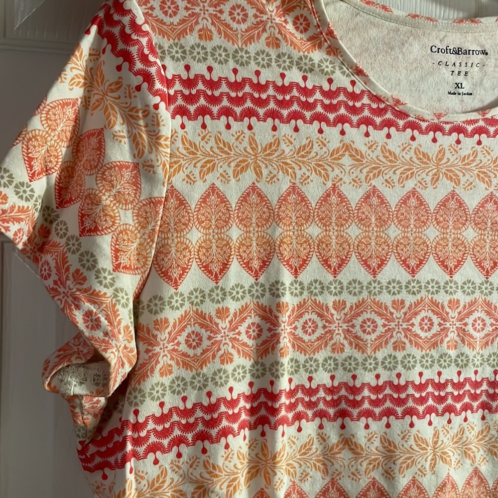Patterned tee - Picture 2 of 4